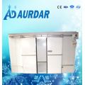 Sala fria com sistema refrigerando refrigerando do equipamento